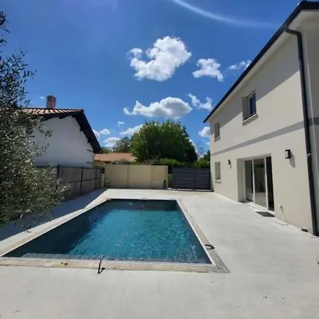 Maison Independante Avec Piscine Holiday home *