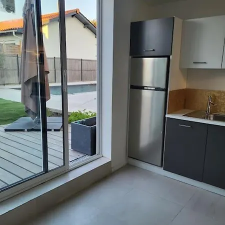 Maison Independante Avec Piscine Holiday home *