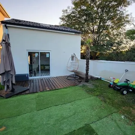 Maison Independante Avec Piscine Holiday home *