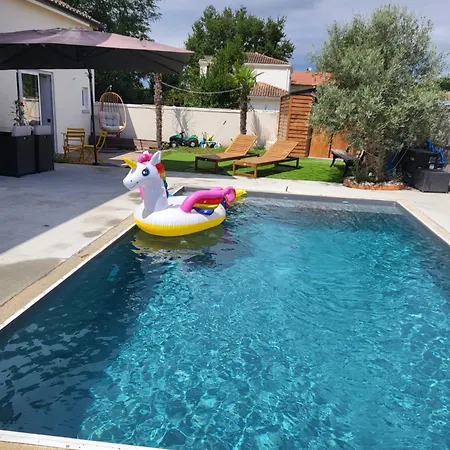 Holiday home Maison Independante Avec Piscine *